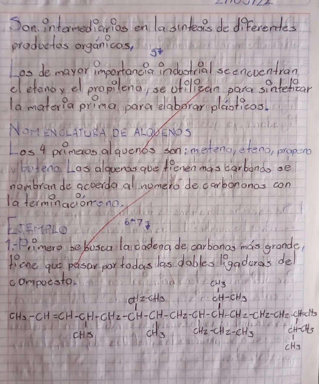 Son compuestos formados solamente por carbonos e
hidrógeno. La principal fuente de obtención es el petróleo.
05
Los hidrocarburos se divid
d